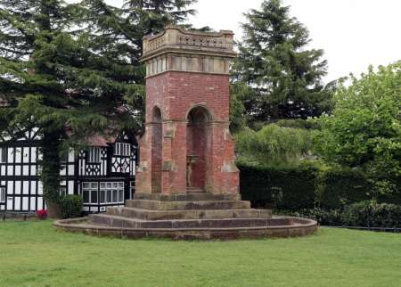 Monument to 3rd Duke of Bridgewater, The Green, Worsley