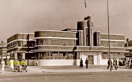 “Lion Hotel” Café and Roof Garden Britannia Place Promenade Blackpool